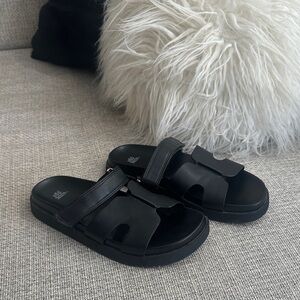 Wild Fable Black Double Strap Sandals